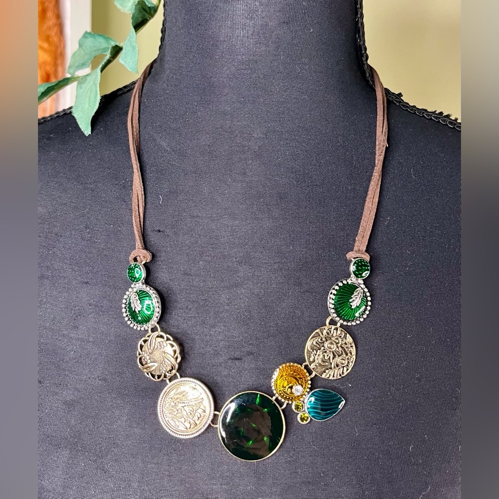 STATEMENT COIN ENAMEL NECKLACE
